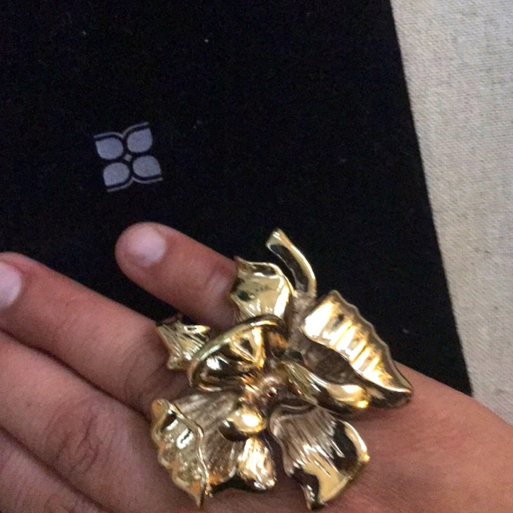 BCBG Statement Orchid Two Finger Ring in Gold (Size 6/7)